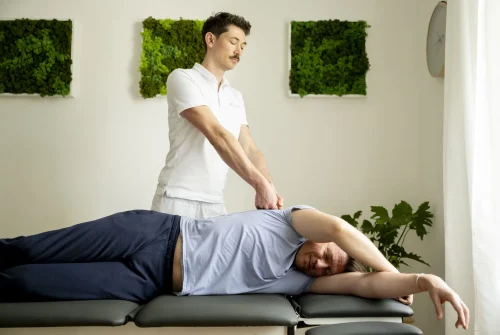 Osteopressur nach Liebscher & Bracht Methode – Robert Guzy Osteopressur nach Liebscher & Bracht Methode - Robert Guzy